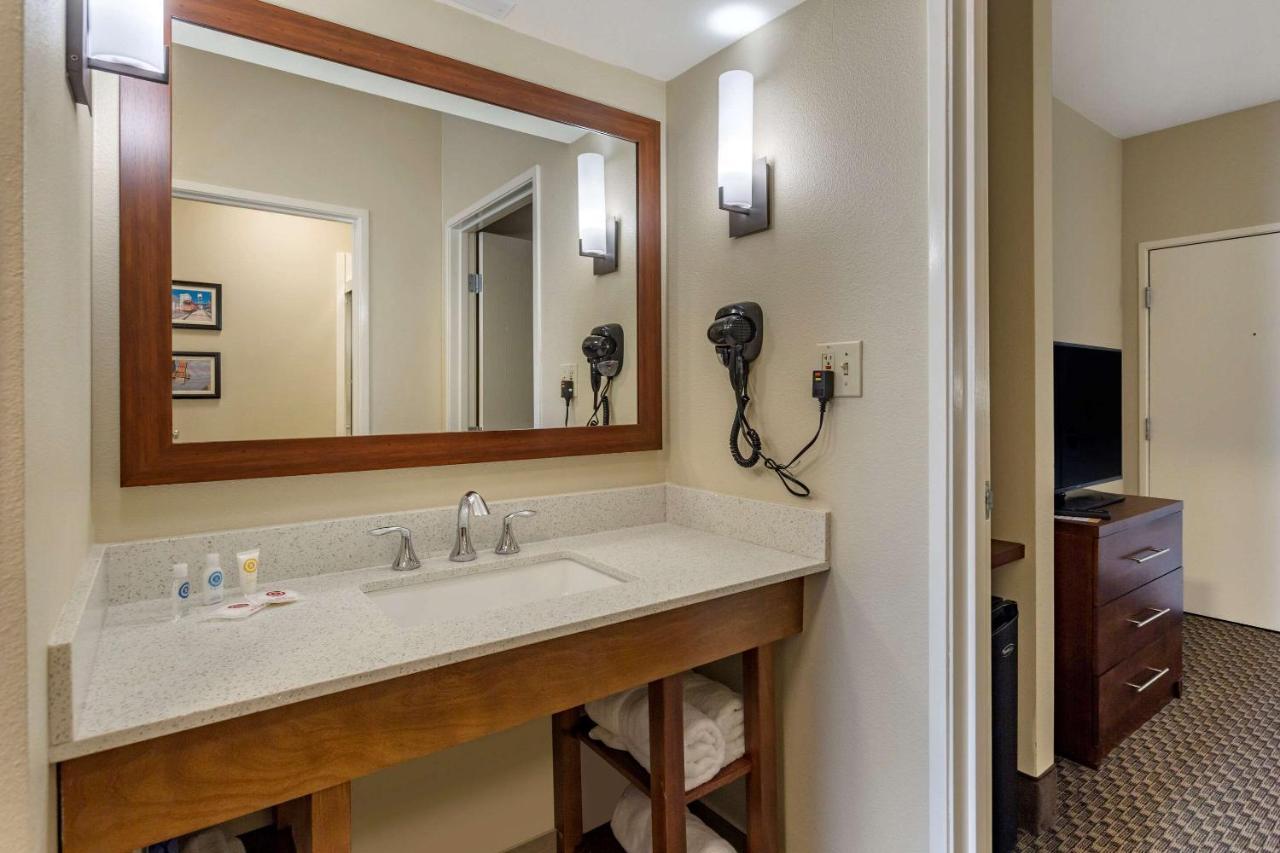 ממפיס Comfort Suites מראה חיצוני תמונה